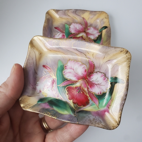 2 Handpainted Gold Accents Ashtrays Trinket Dishes Chubu China made in Japan Vtg - Picture 7 of 9